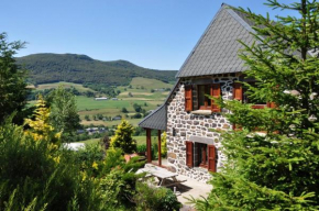 Farmhouse with mountain view Le Claux